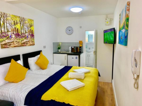 London Apartments, Close To Station, Ilford